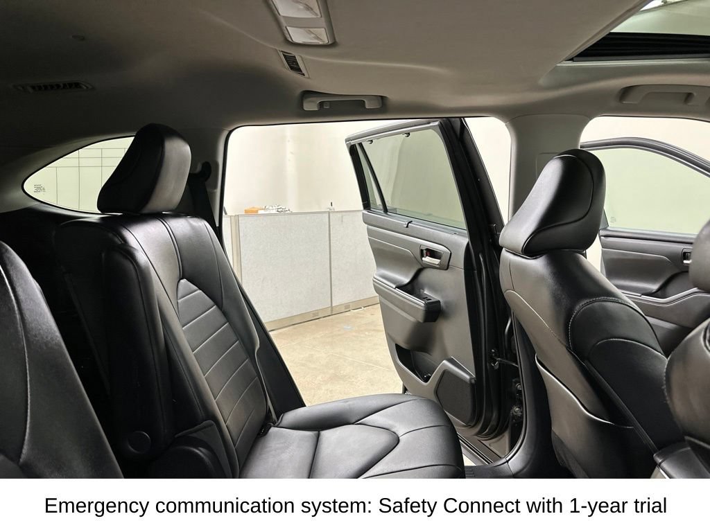 Used 2022 Toyota Highlander XLE FWD image 30