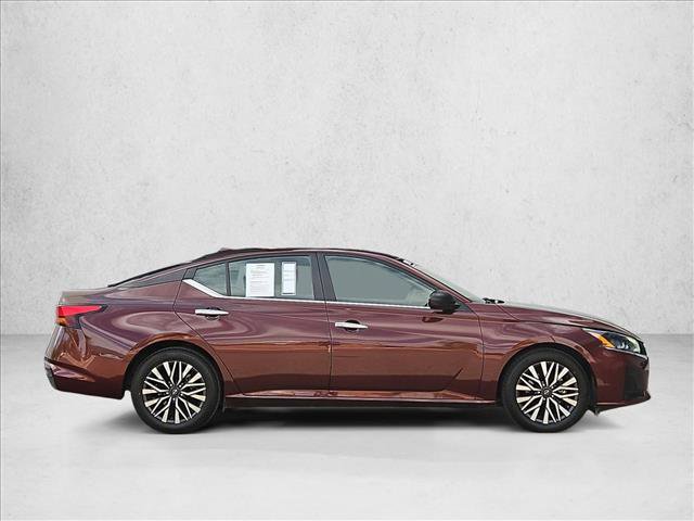 Used 2025 Nissan Altima 2.5 SV FWD image 4