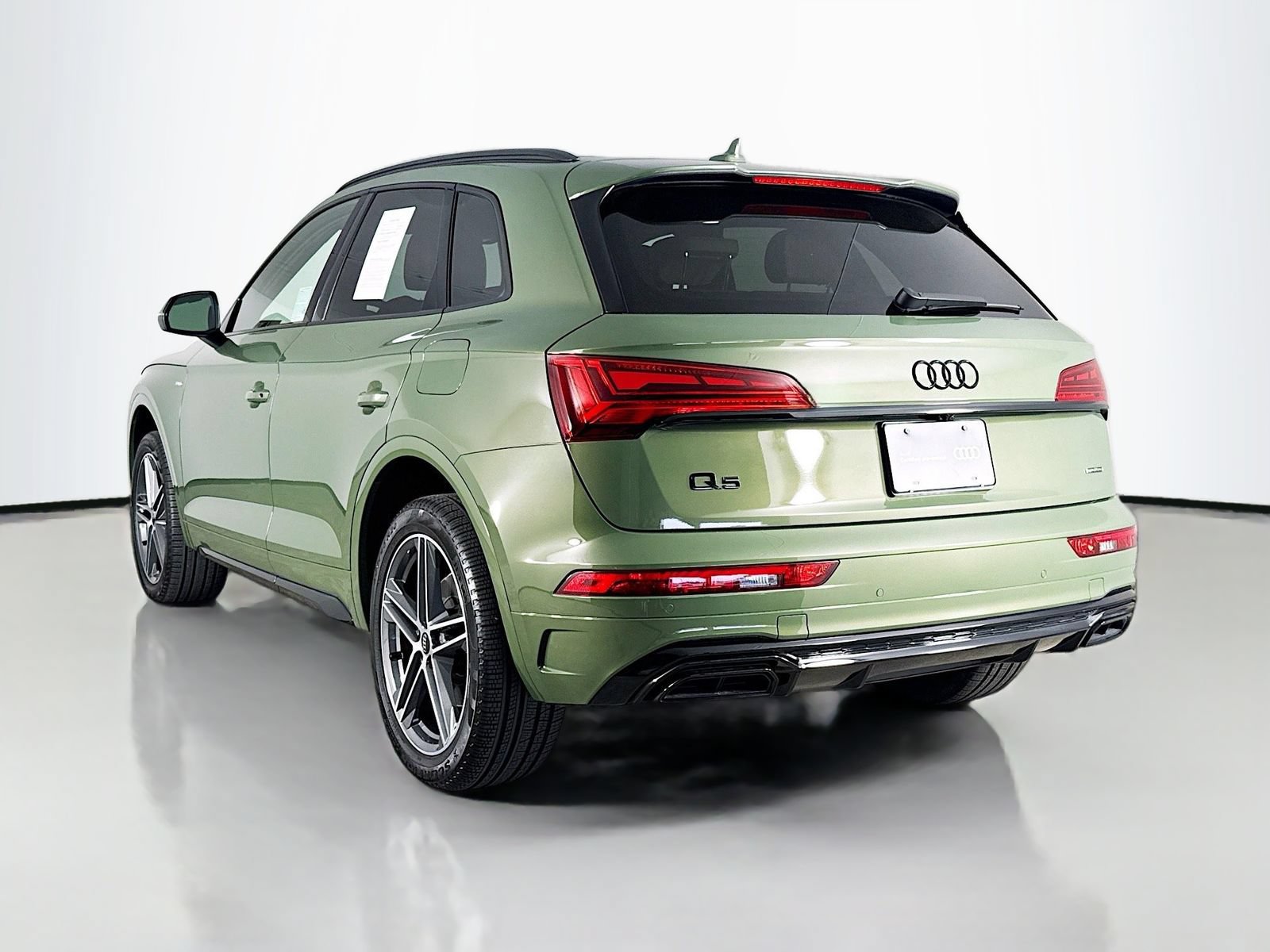 Certified 2024 Audi Q5 e Premium Plus w/ Premium Plus Package AWD/4WD image 5