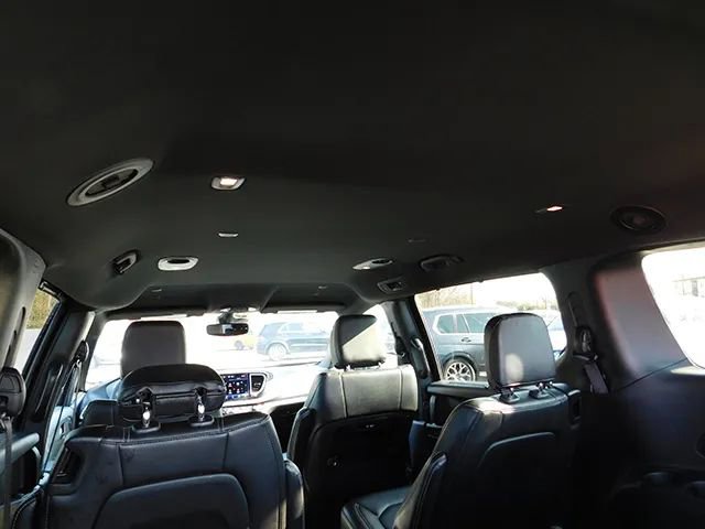 Used 2025 Chrysler Pacifica Select FWD image 9