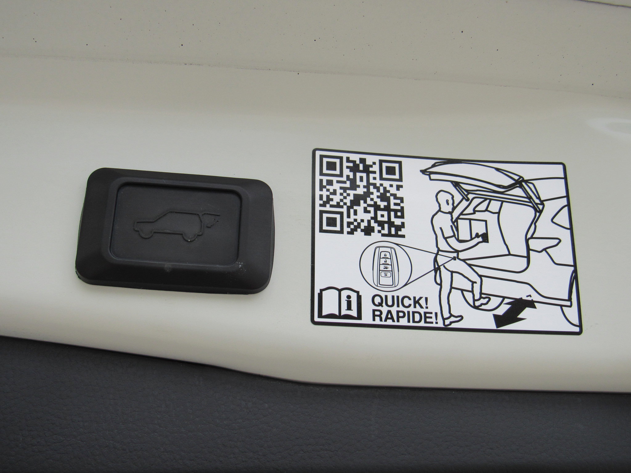 Used 2022 Toyota RAV4 XSE AWD/4WD image 39