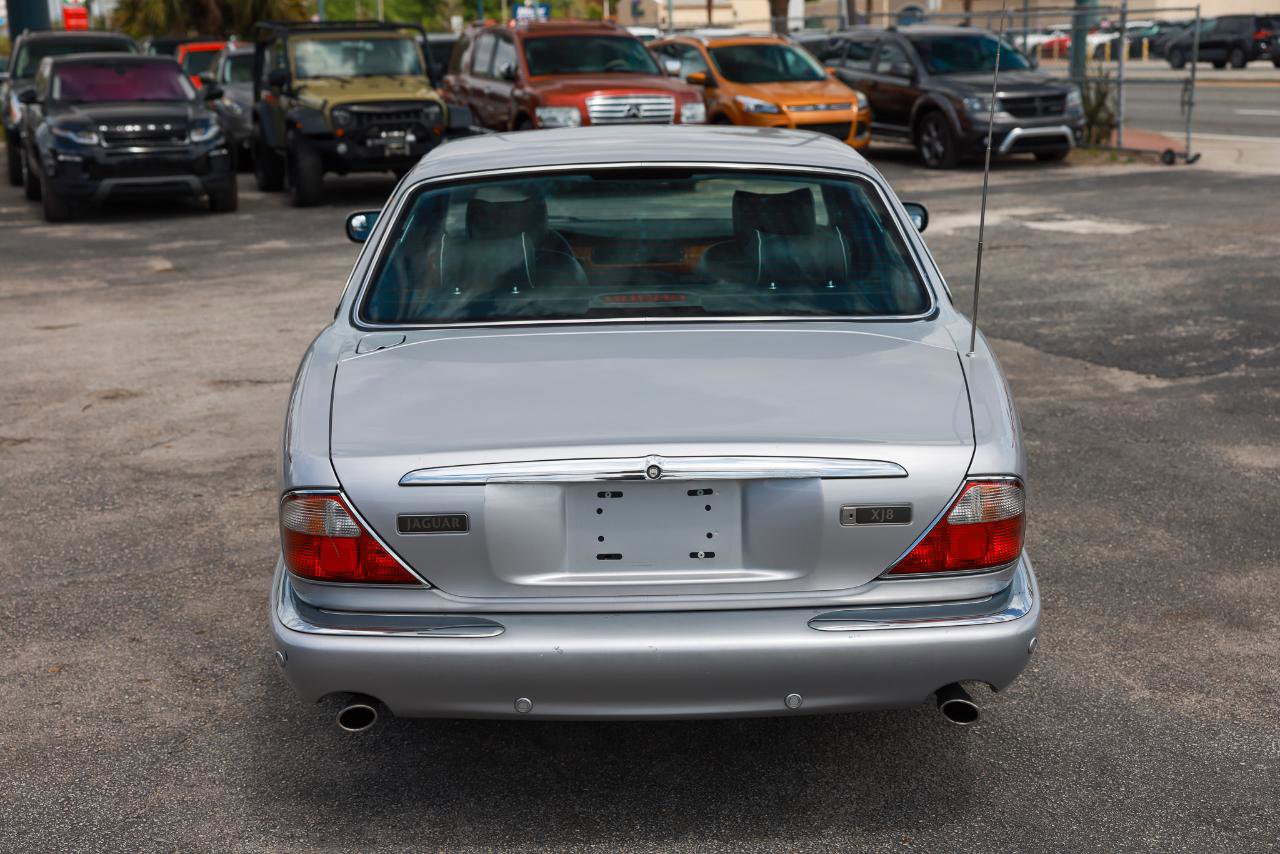 Used 2002 Jaguar XJ8 RWD image 9