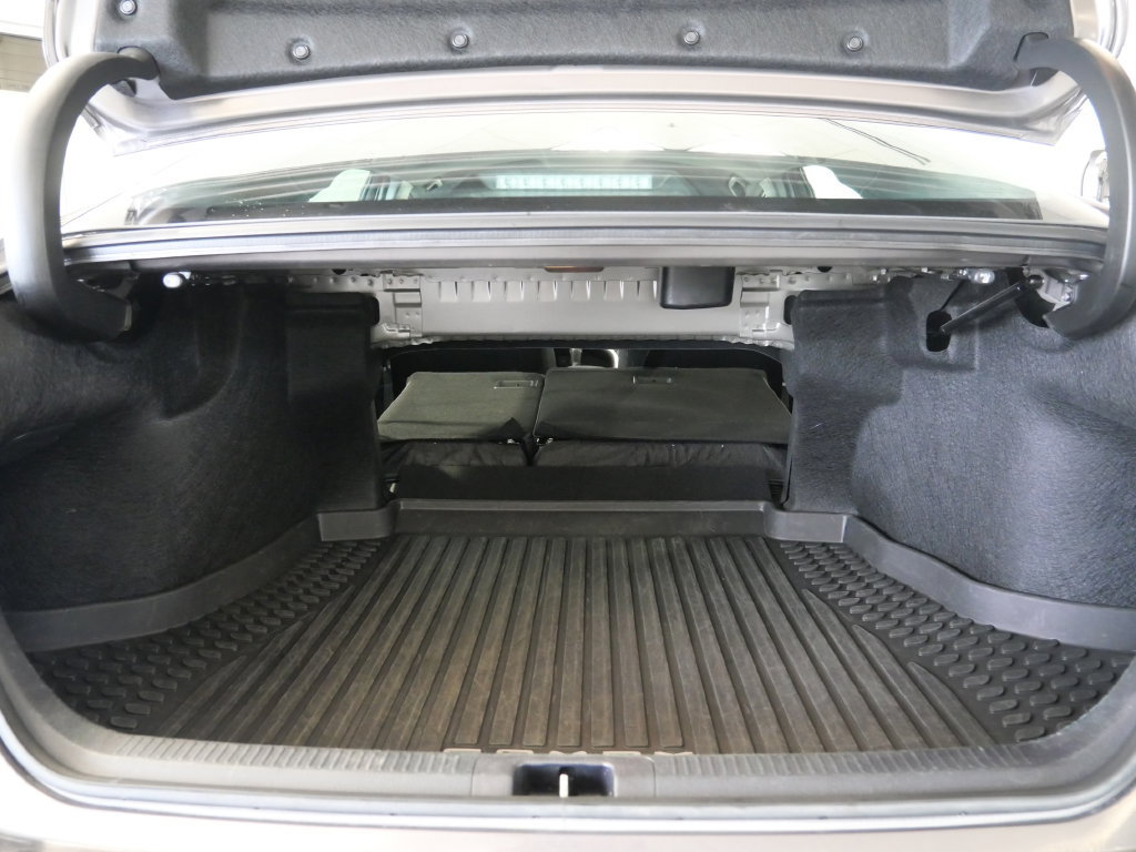 Used 2023 Toyota Camry SE w/ Cold Weather Package FWD image 28