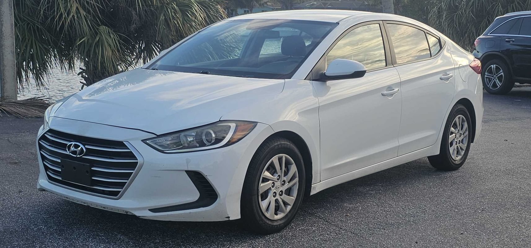 Used 2018 Hyundai Elantra SE FWD image 1