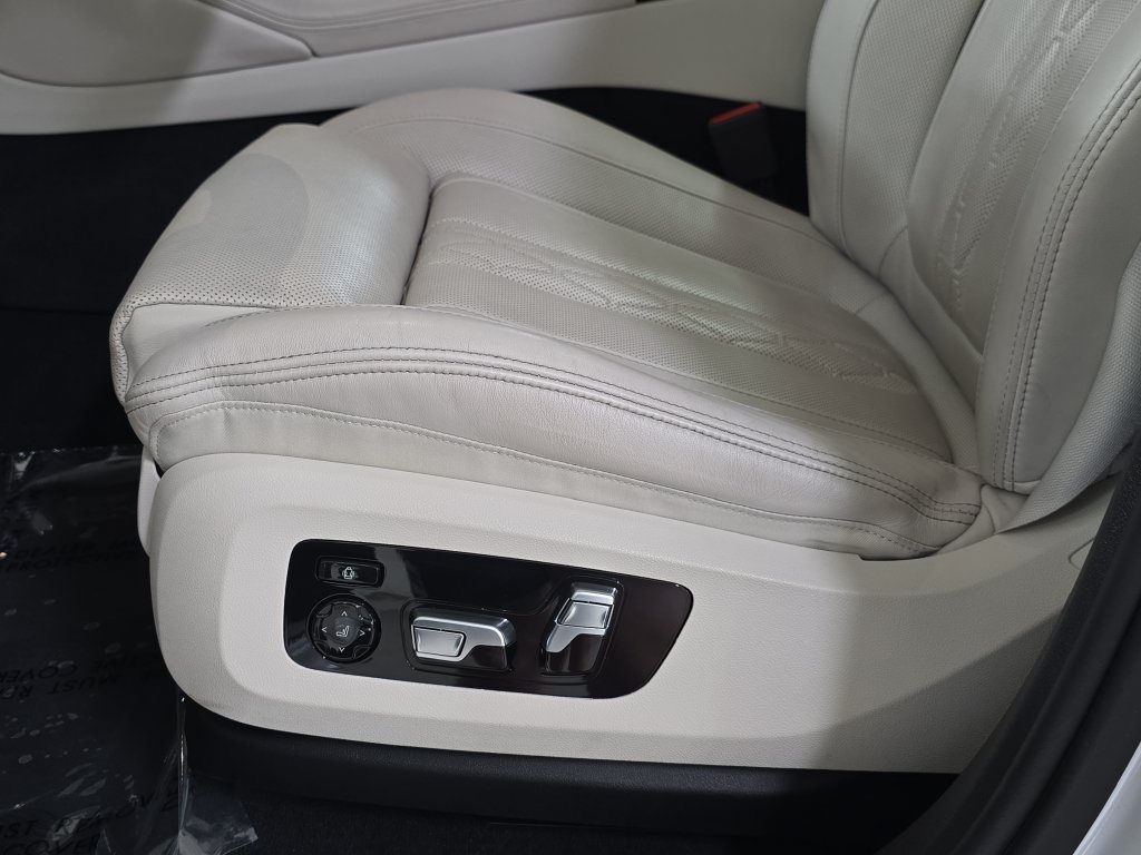 Certified 2024 BMW X6 M60i w/ Dynamic Handling Package AWD/4WD image 28