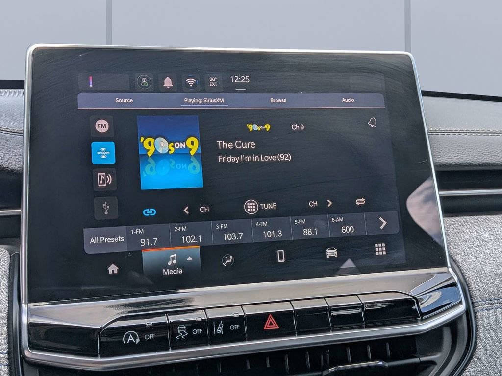 Used 2024 Jeep Compass Latitude image 17