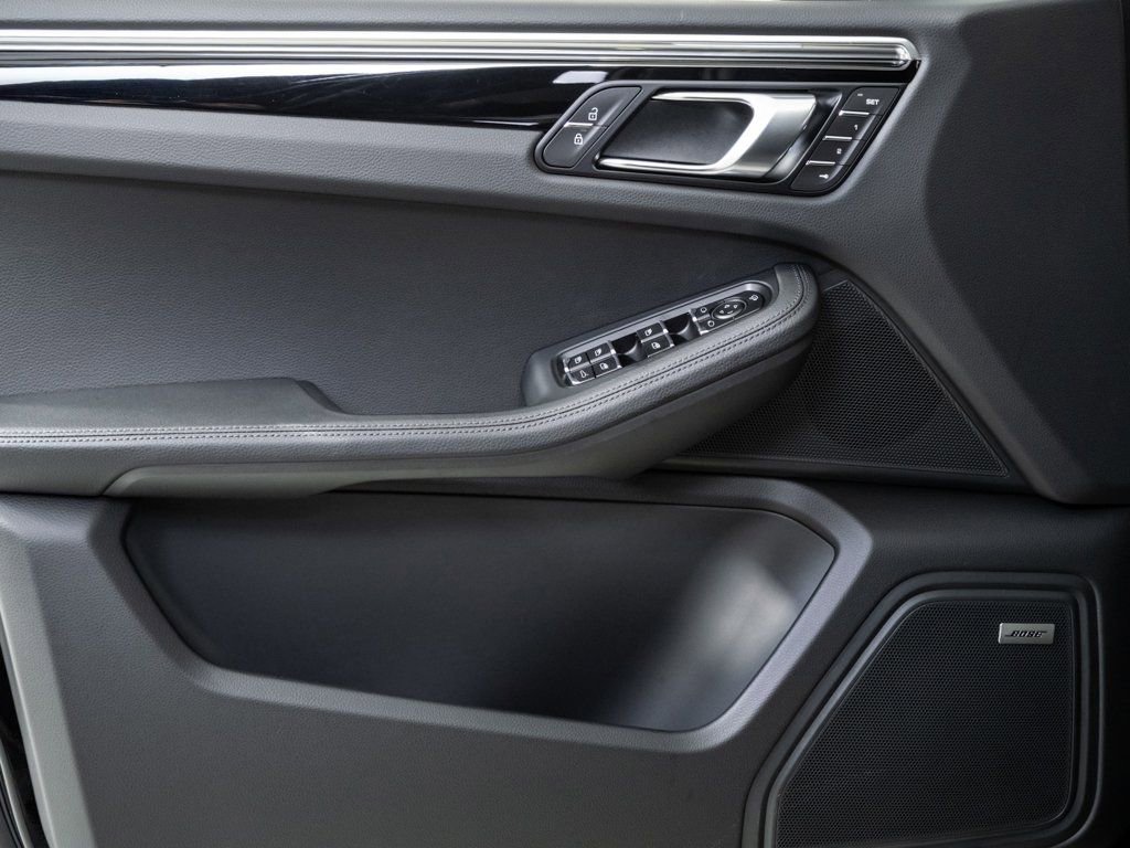 New 2026 Porsche Macan AWD/4WD image 6