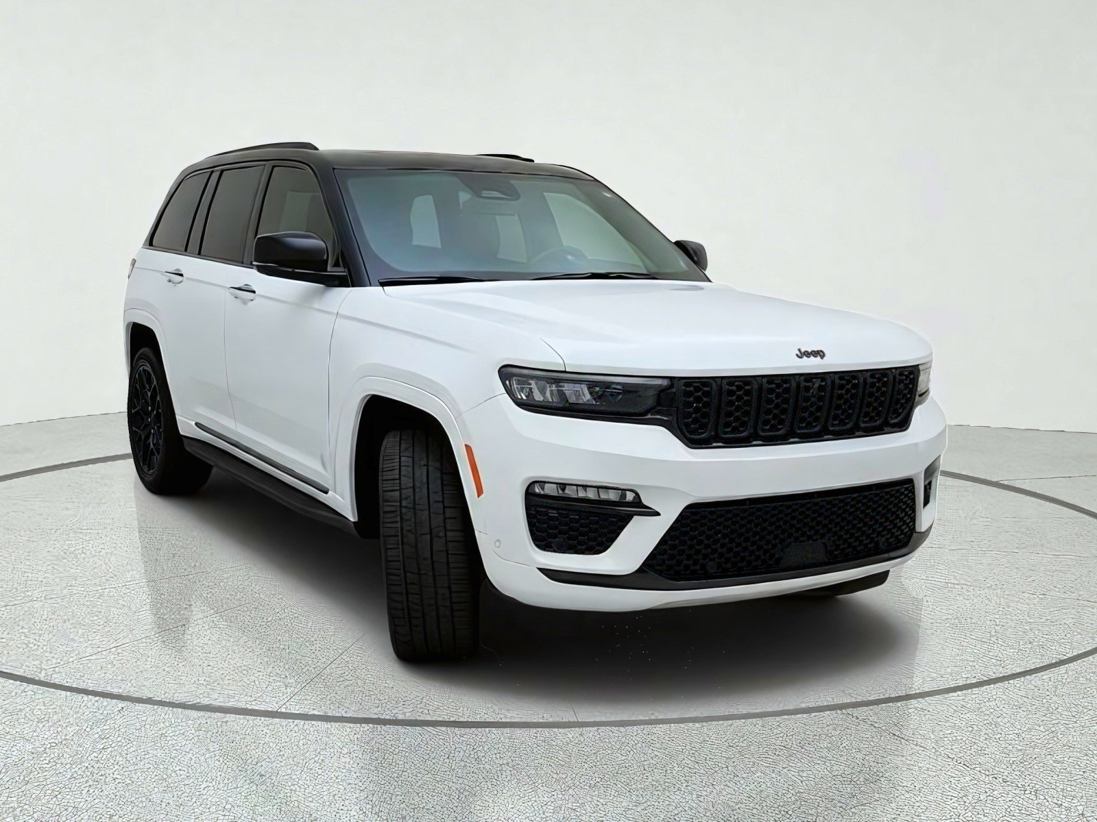 Used 2024 Jeep Grand Cherokee Summit AWD/4WD image 4