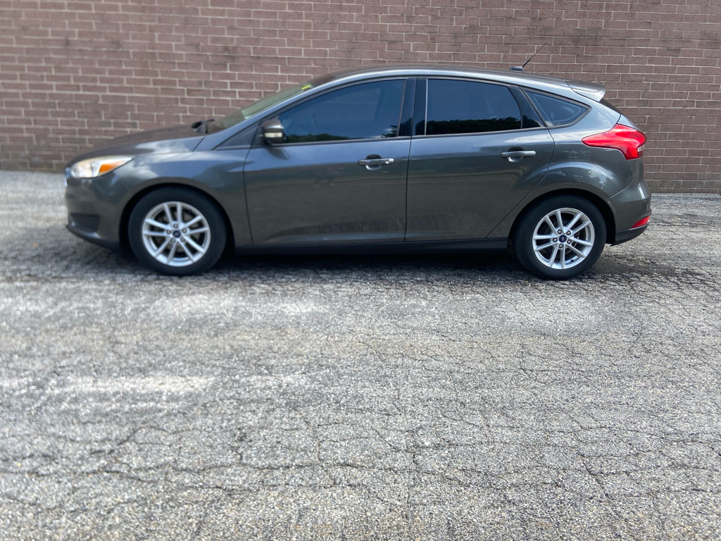 Used 2017 Ford Focus SE FWD image 2