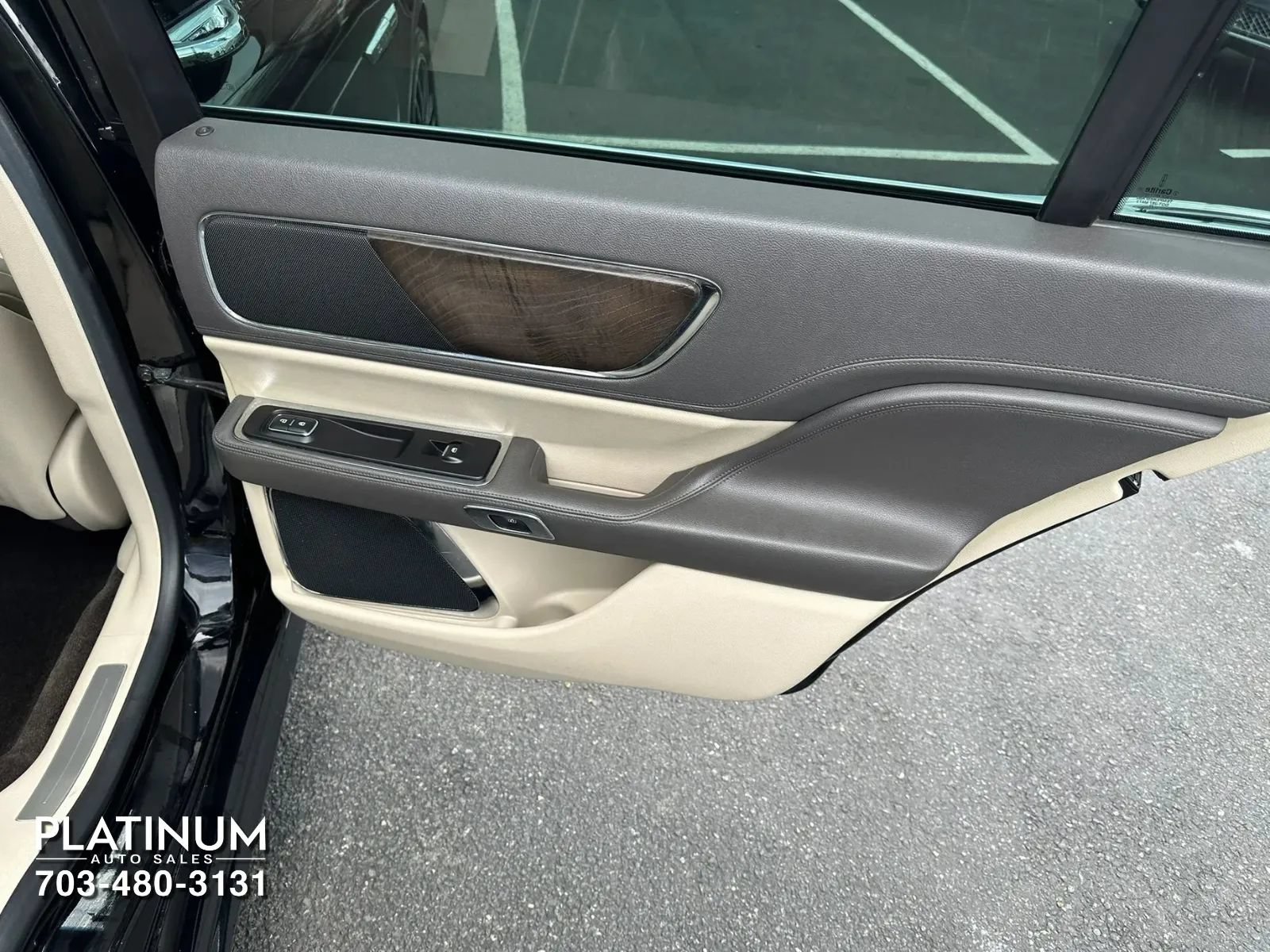 Used 2017 Lincoln Continental Select w/ Climate Package FWD image 20