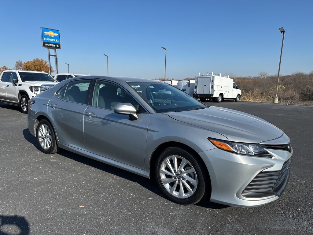 Used 2024 Toyota Camry LE image 9