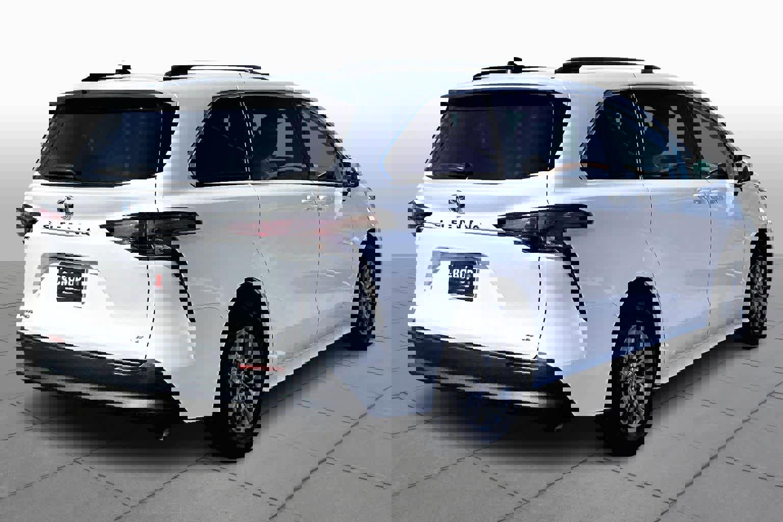 Used 2025 Toyota Sienna LE w/ LE Plus Package image 12