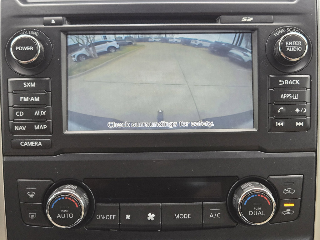 Used 2017 Nissan Titan SL image 7