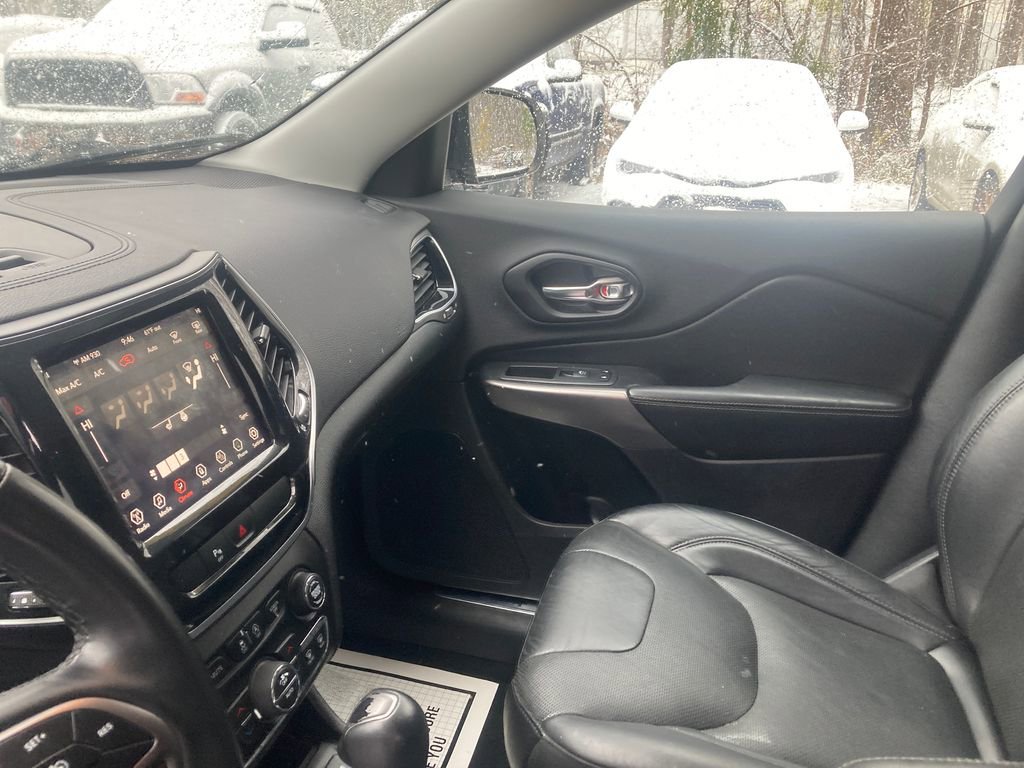 Used 2019 Jeep Cherokee Limited image 14