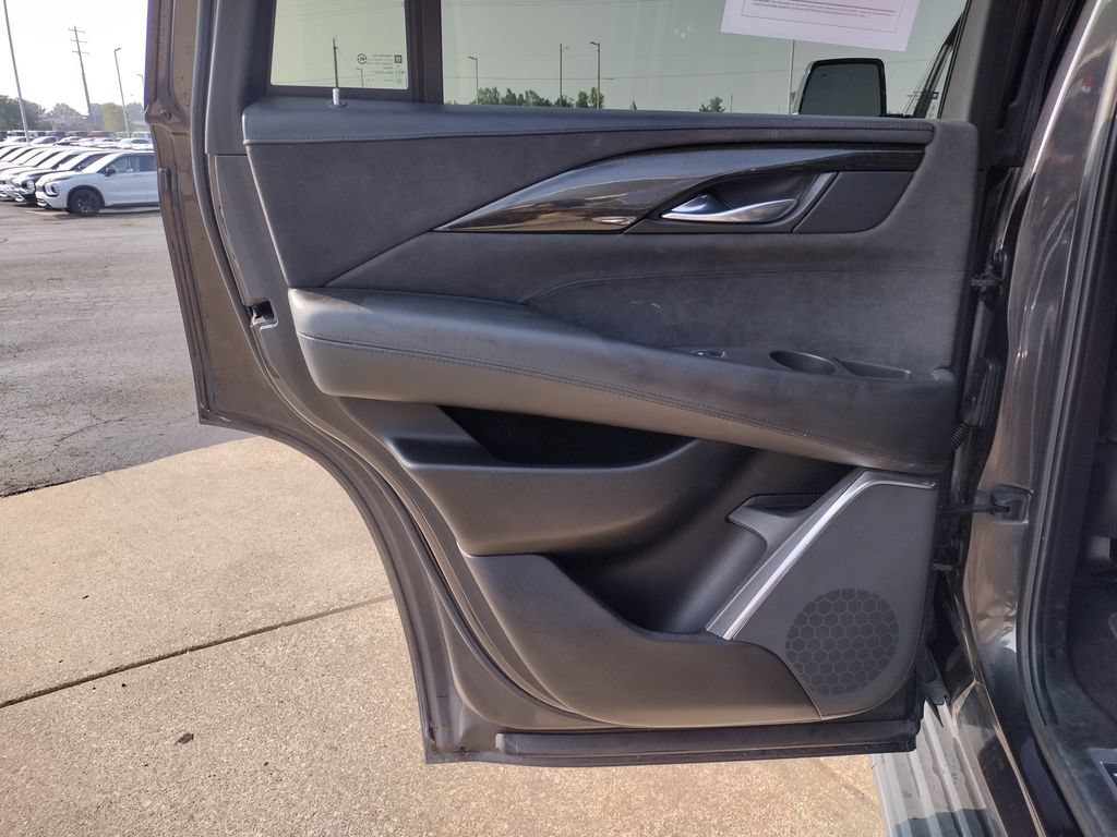Used 2016 Cadillac Escalade Platinum AWD/4WD image 12