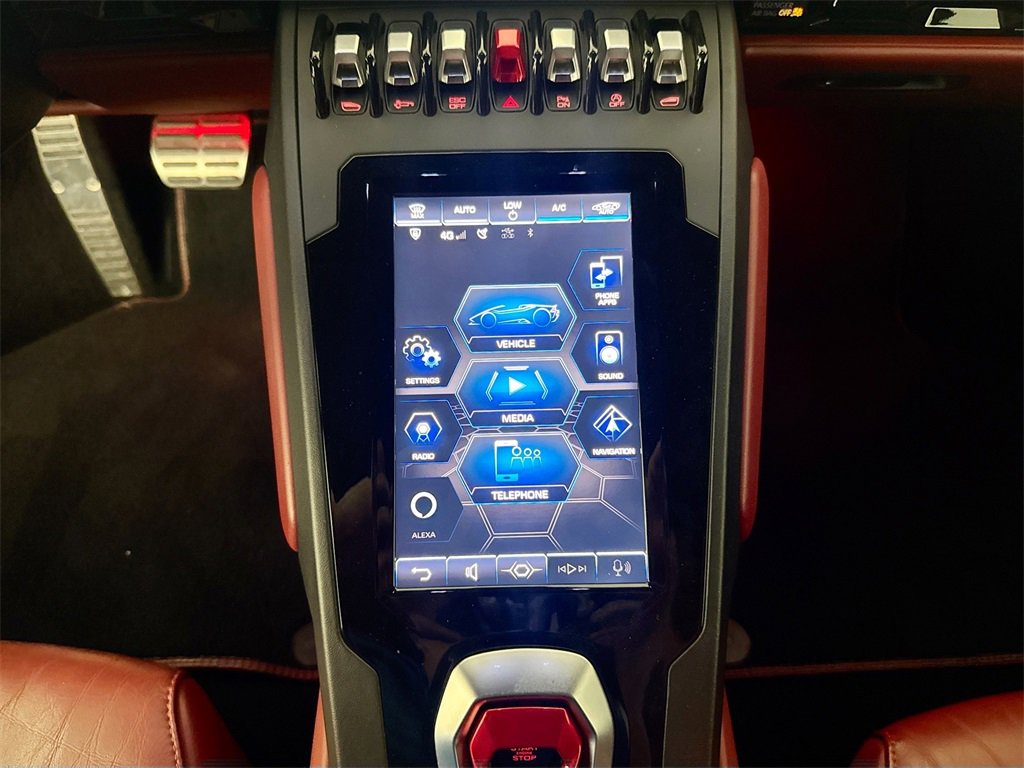 Used 2020 Lamborghini Huracan EVO image 15
