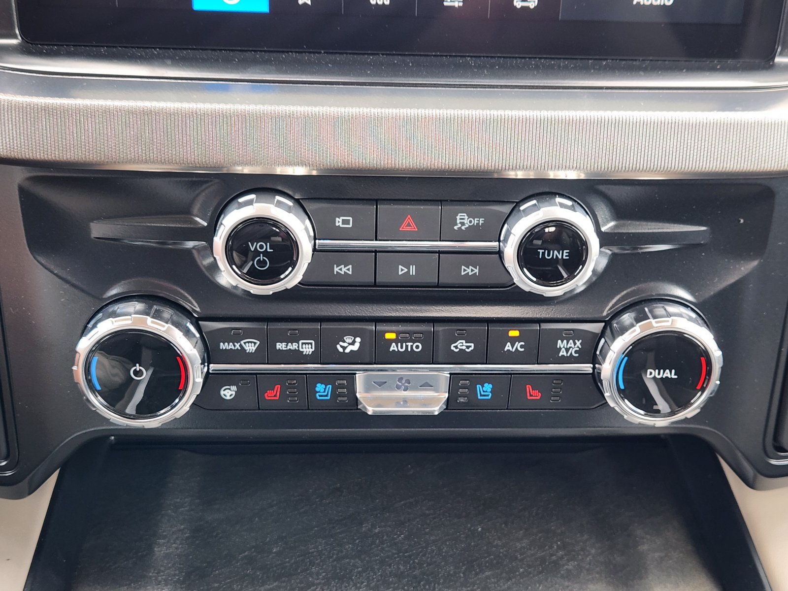 New 2027 Ford F350 Platinum w/ Platinum Plus Package AWD/4WD image 20