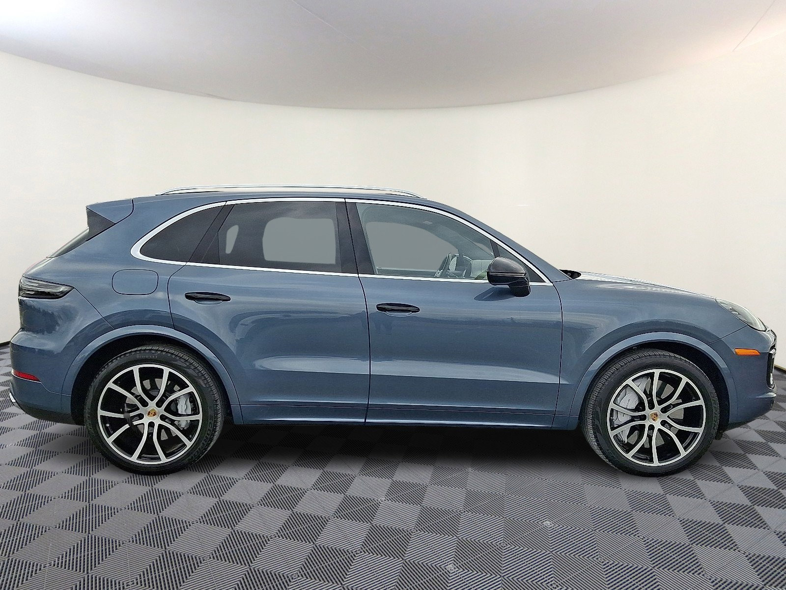 Used 2019 Porsche Cayenne Turbo image 5