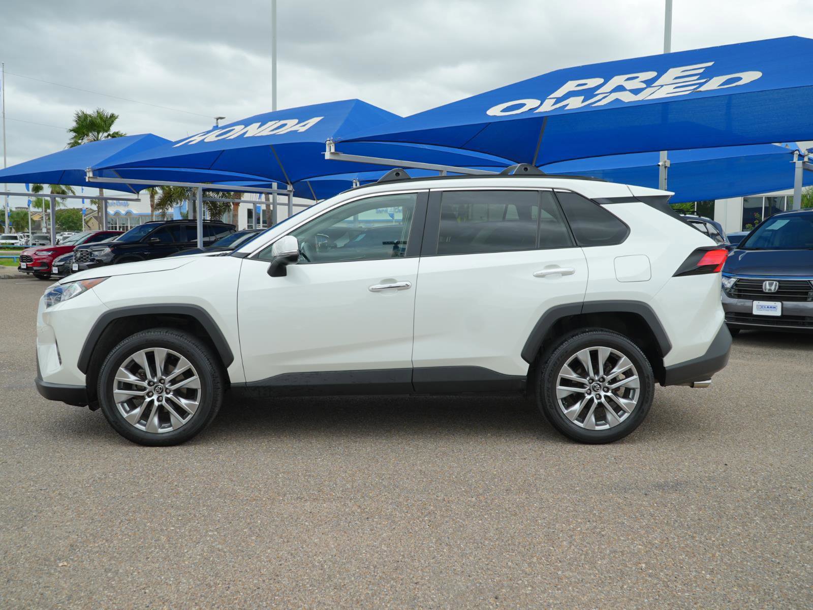 Used 2020 Toyota RAV4 Limited FWD image 8