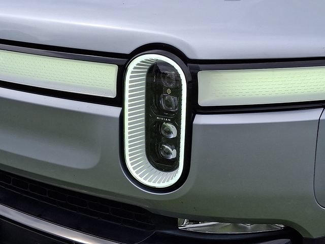 Used 2023 Rivian R1T Adventure AWD/4WD image 9
