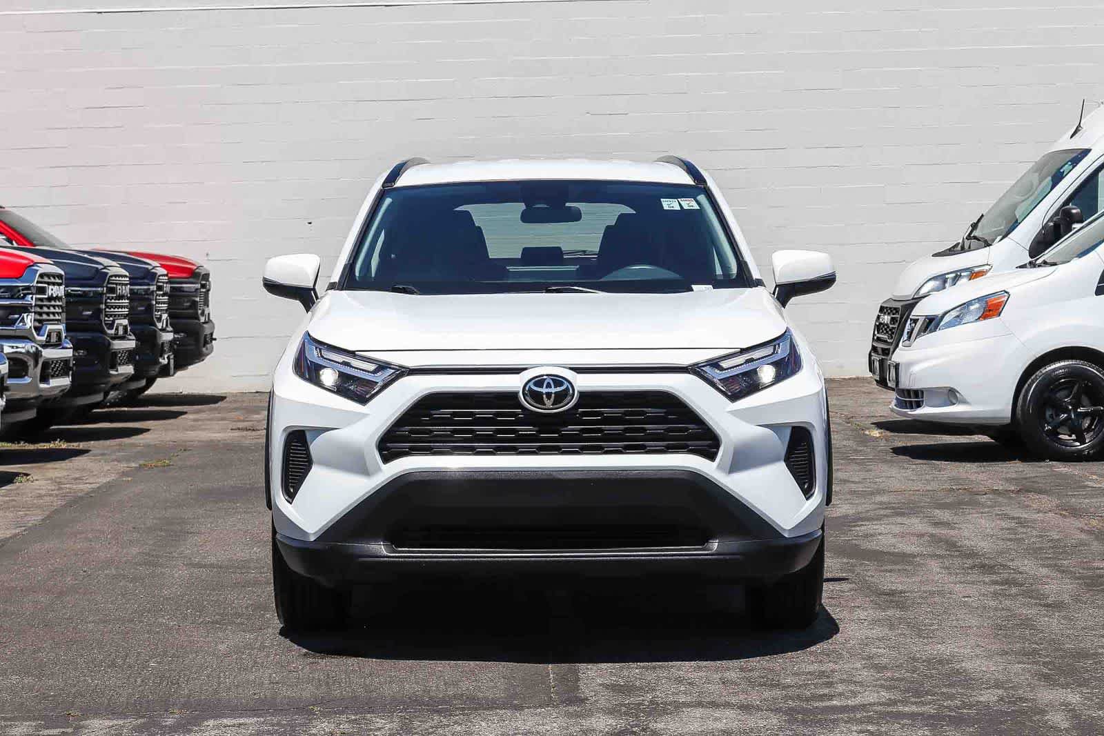 Used 2025 Toyota RAV4 XLE FWD image 2