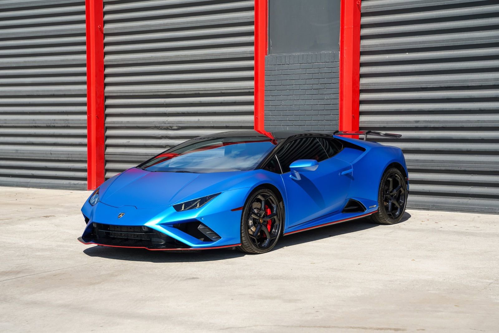 Used 2021 Lamborghini Huracan EVO image 1