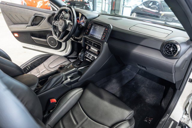 Used 2023 Nissan GT-R Premium w/ Premium Interior Package AWD/4WD image 43