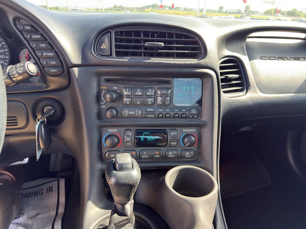 Used 2004 Chevrolet Corvette Coupe w/ Preferred Equipment Group RWD image 14