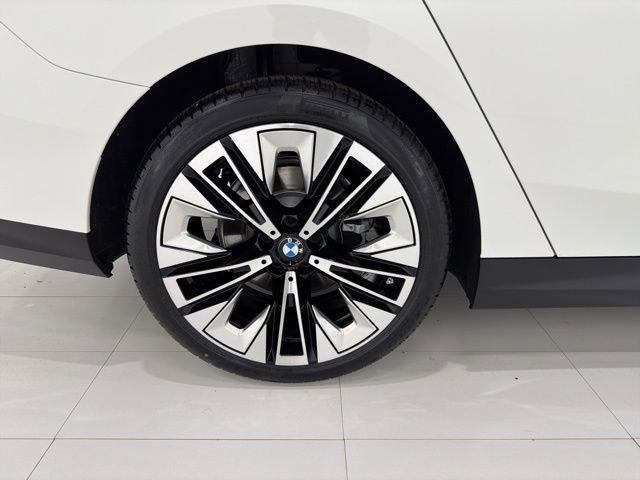 Used 2024 BMW 530i xDrive w/ Premium Package image 44