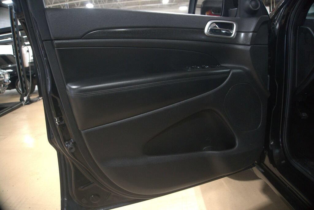 Used 2018 Jeep Grand Cherokee Altitude AWD/4WD image 30