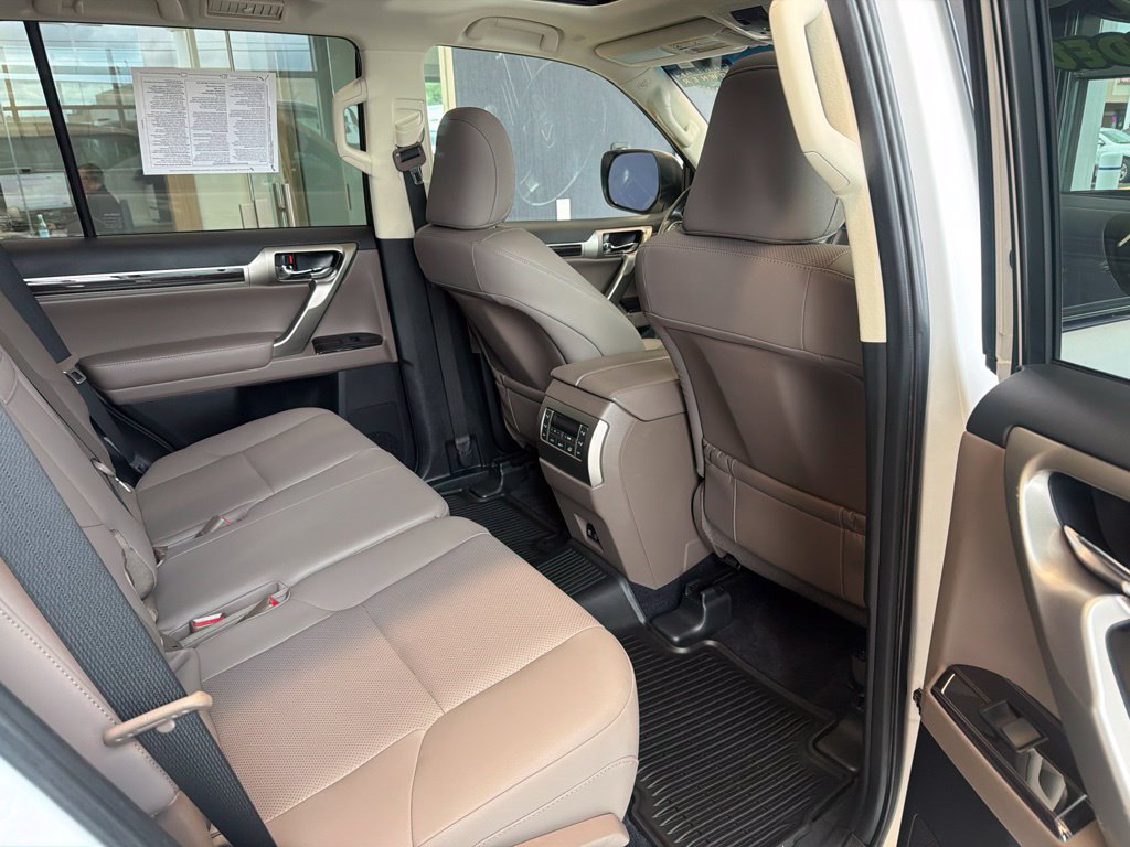 Used 2020 Lexus GX 460 Premium w/ Premium Package AWD/4WD image 21