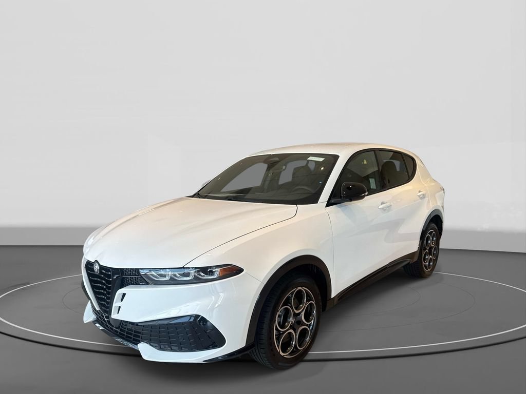 New 2026 Alfa Romeo Tonale w/ Black Premium Package AWD/4WD image 3