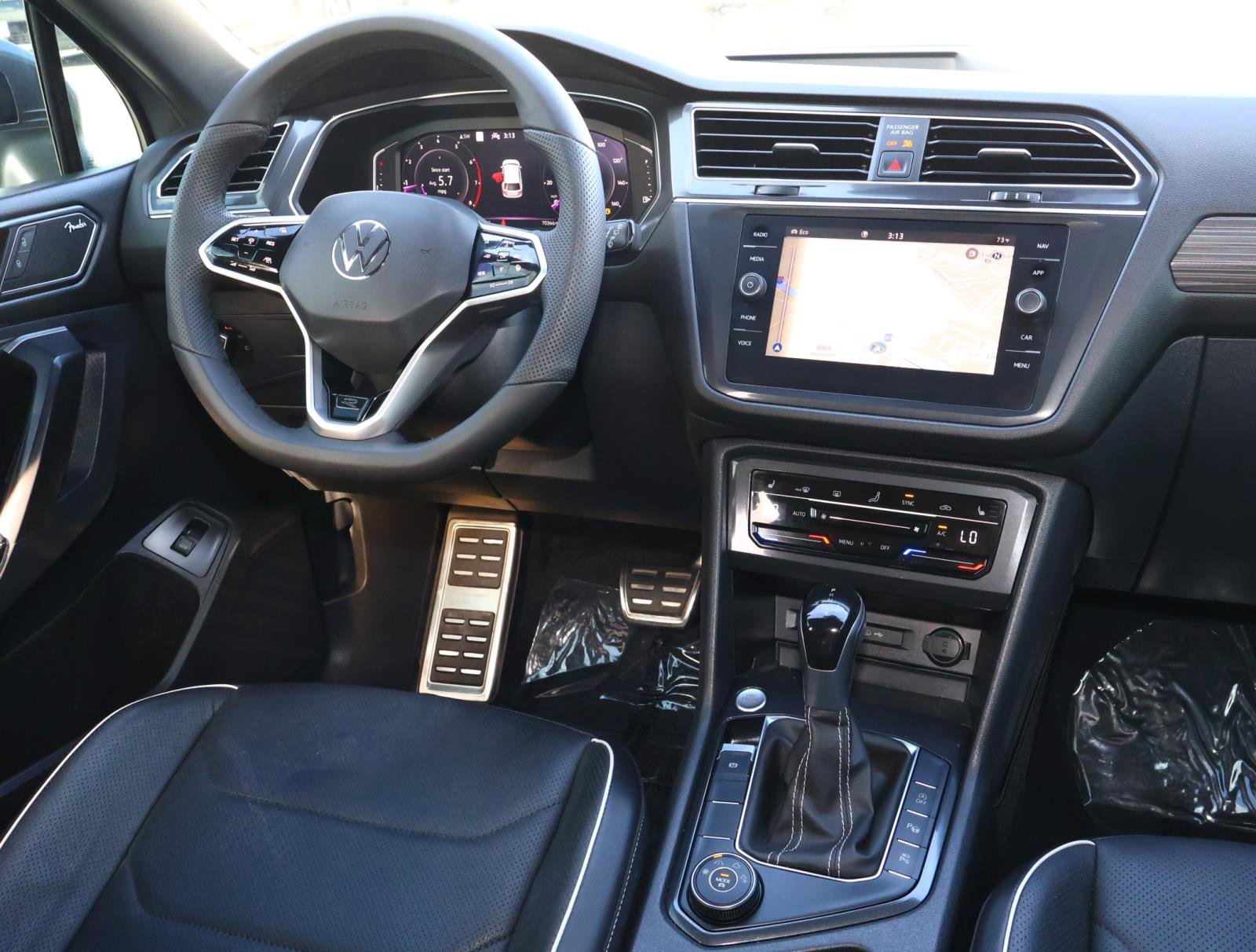 Used 2022 Volkswagen Tiguan SEL R-Line image 10