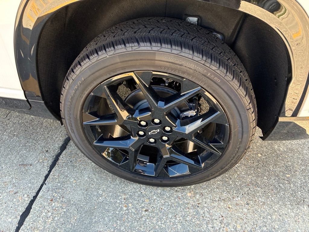 New 2026 Chevrolet Traverse RS w/ LPO, Floor Liner Package FWD image 11