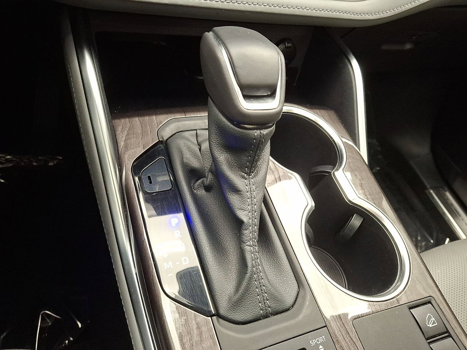 Used 2024 Toyota Highlander Platinum image 12