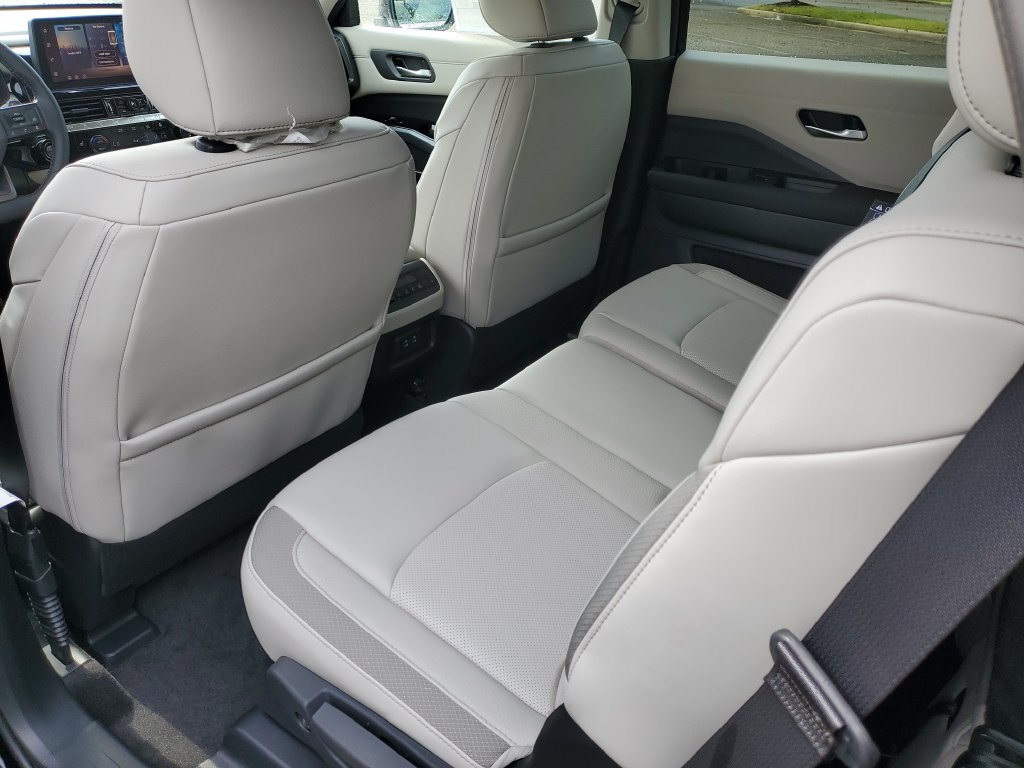 New 2026 Nissan Pathfinder SL FWD image 12