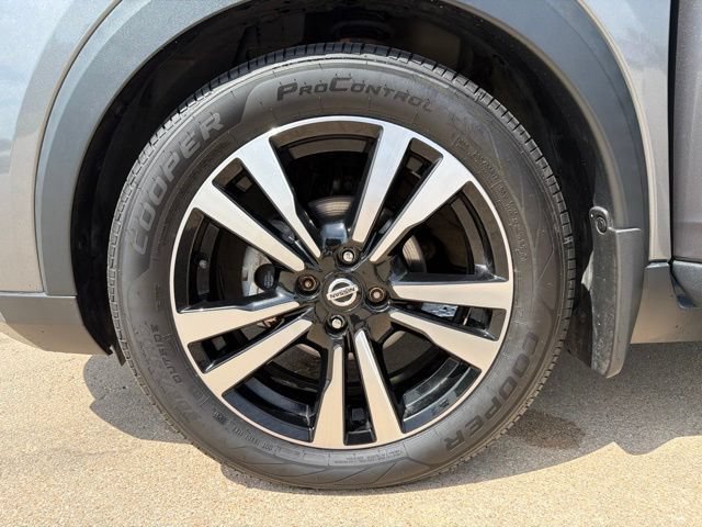 Used 2020 Nissan Kicks SR FWD image 30
