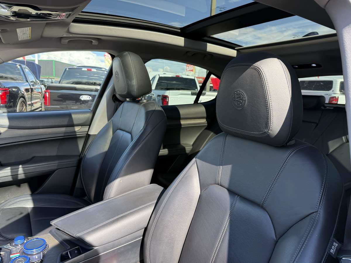 Used 2019 Alfa Romeo Stelvio Ti w/ Nero Edizione AWD/4WD image 11