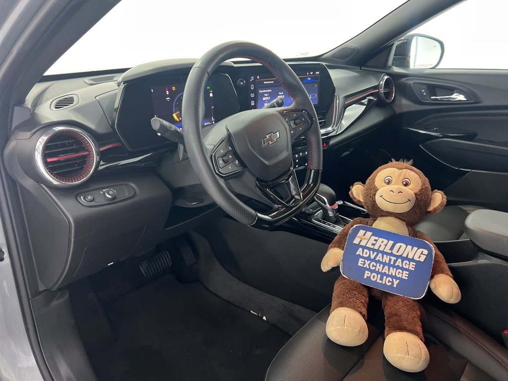 Used 2025 Chevrolet Trax RS w/ Sunroof Package image 9