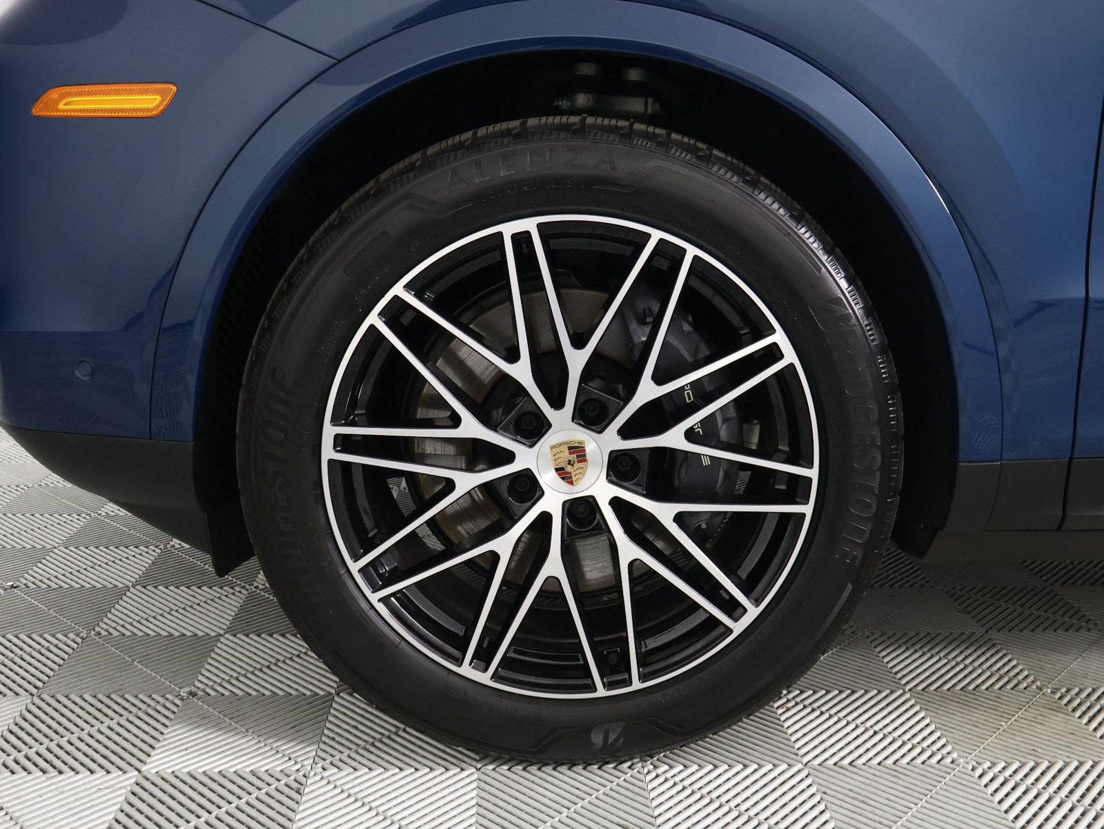 Certified 2026 Porsche Cayenne AWD/4WD image 30