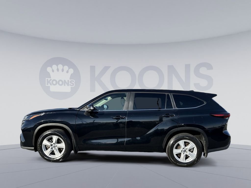 Used 2024 Toyota Highlander LE AWD/4WD image 2