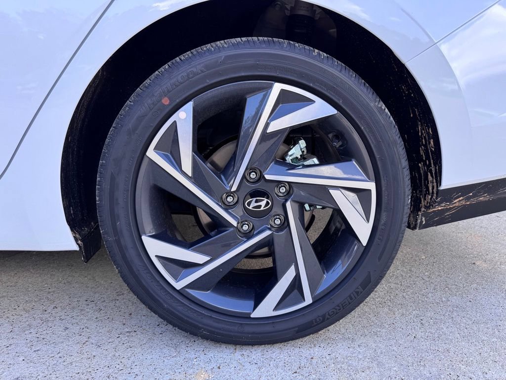 New 2026 Hyundai Elantra Limited FWD image 25
