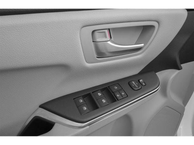 Used 2015 Toyota Camry SE FWD image 21