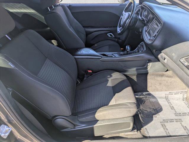 Used 2015 Dodge Challenger SXT image 20