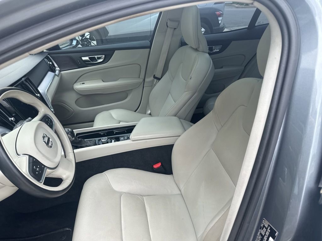 Used 2019 Volvo S60 T6 Momentum w/ Multimedia Package image 7