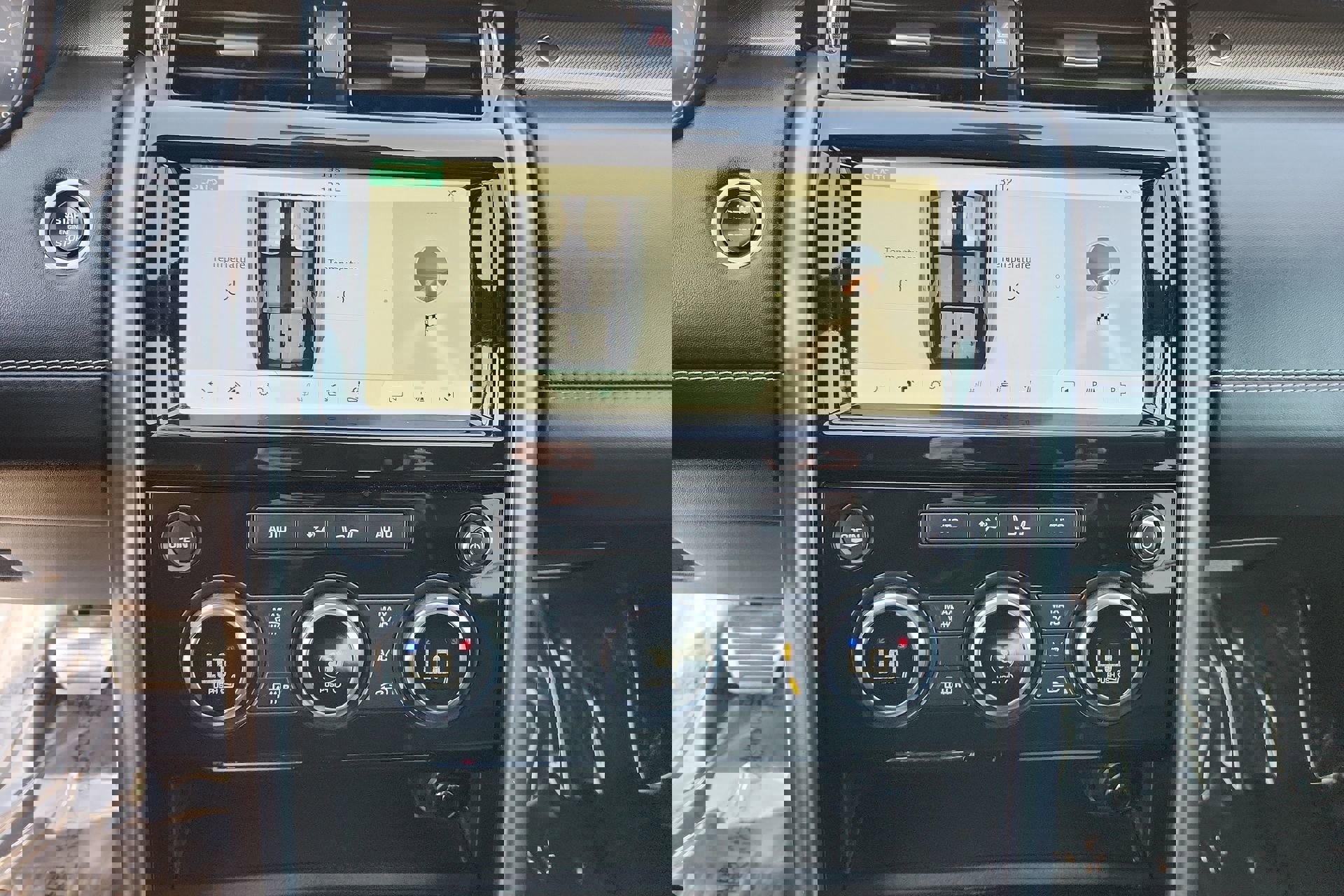 Used 2019 Land Rover Discovery HSE image 17