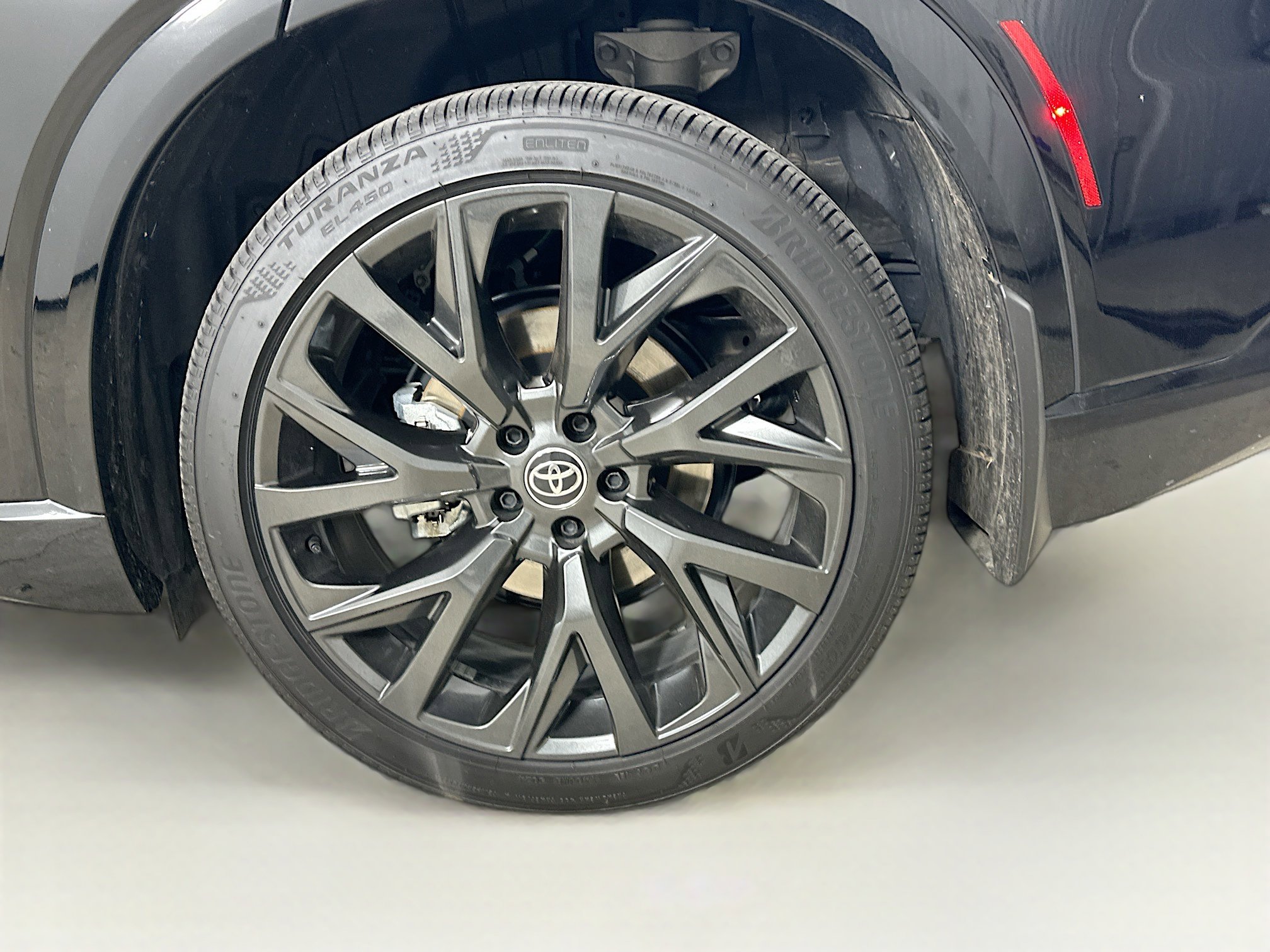 Used 2025 Toyota Crown Signia w/ Advanced Technology Package image 41