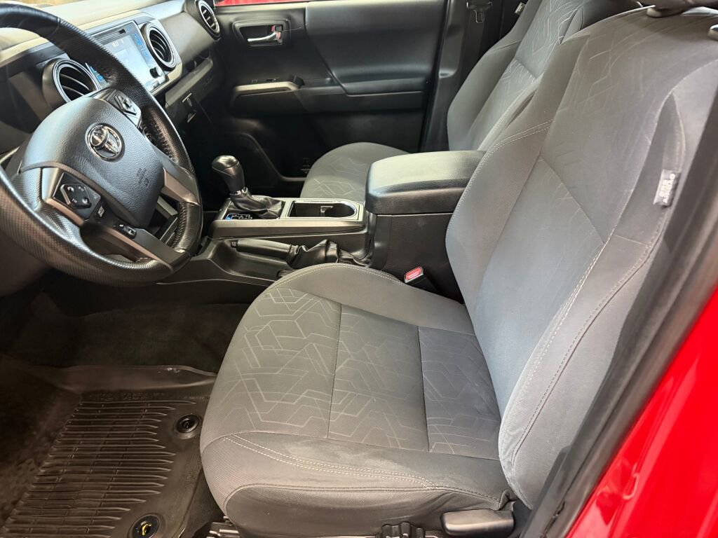 Used 2016 Toyota Tacoma TRD Sport image 8