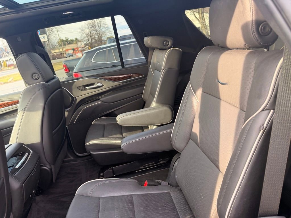 Used 2023 Cadillac Escalade Premium Luxury image 11