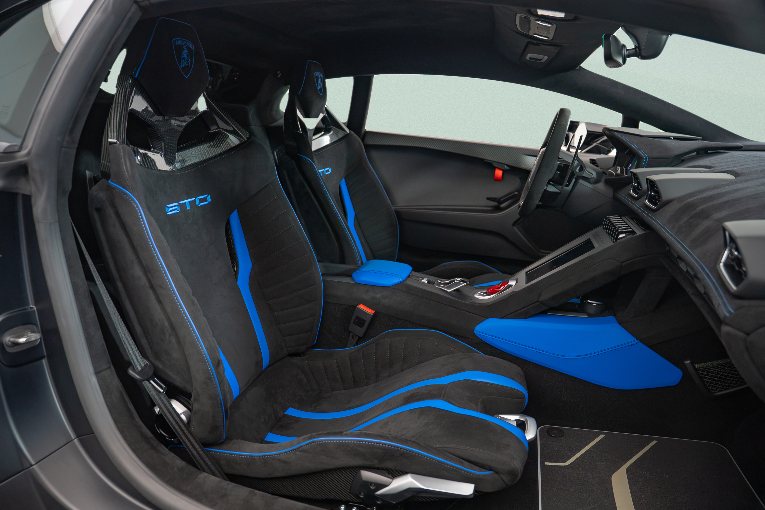 Used 2024 Lamborghini Huracan STO RWD image 10